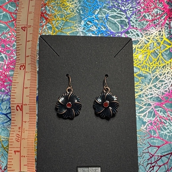 Jewelry - 🖤Black and Red Floral Dangle Earrings🖤